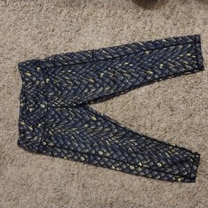 Constantly Varied Gear L dawn dragon scales capris